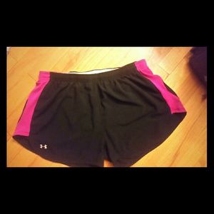 Under Armour Shorts Black & Pink XL