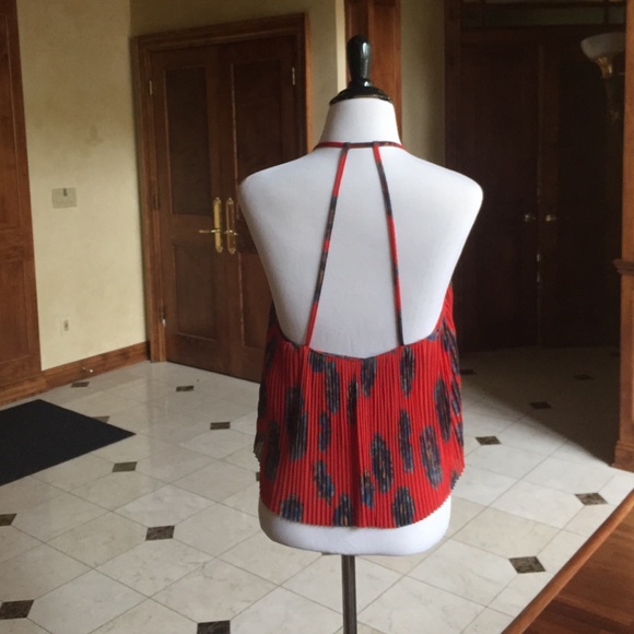 Sexy fun top! Very flattering! - Picture 3 of 3