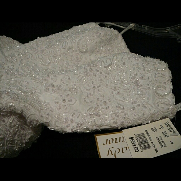 Bridal gown - Picture 2 of 3