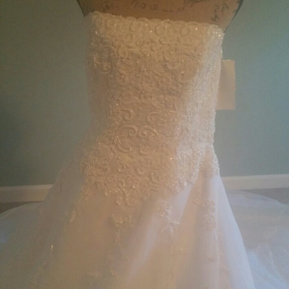 Bridal gown - Picture 3 of 3