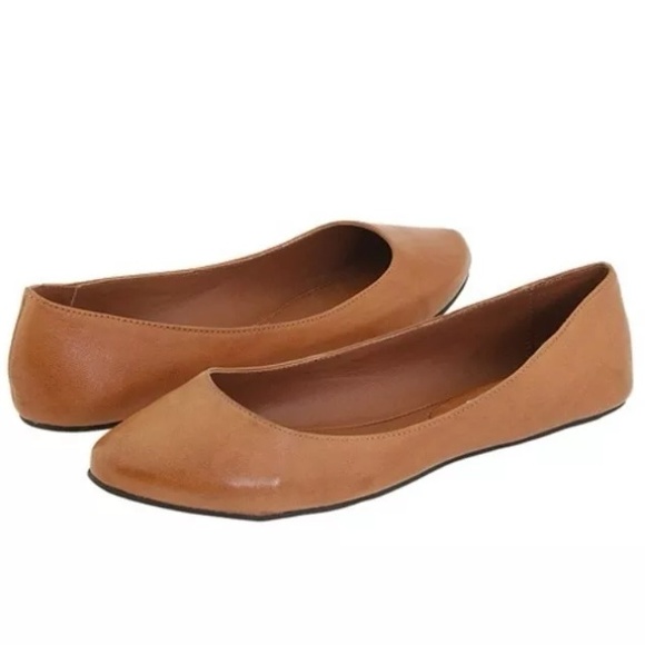 Steve Madden Shoes - Steve madden tan cognac flats size 7 like new!