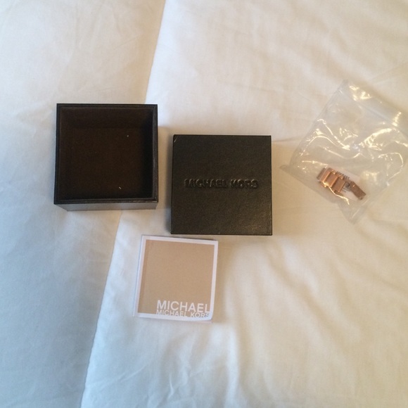 MK watch box with extra rose gold links