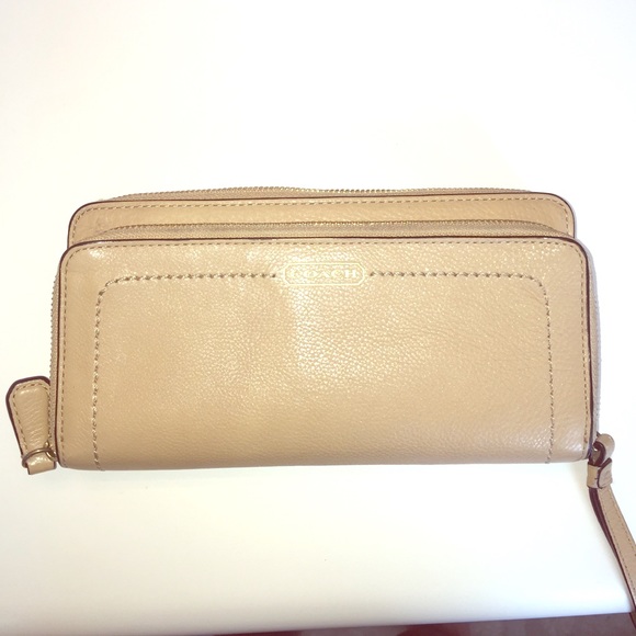 COACH WALLET!