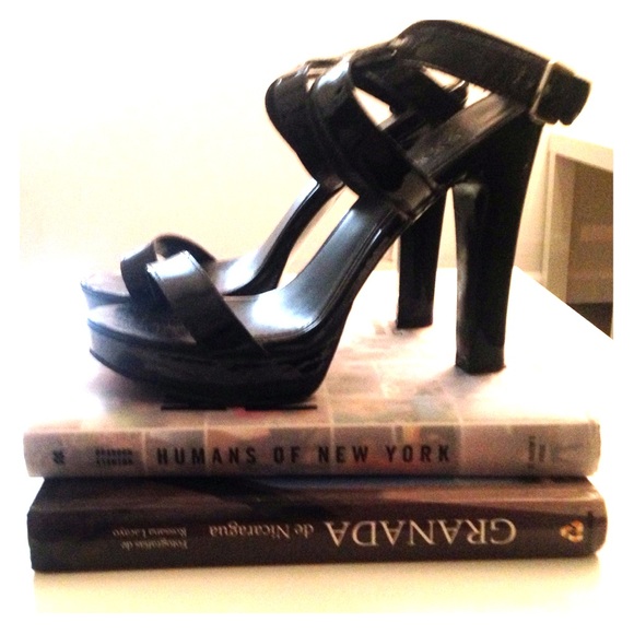 Lauren Ralph Lauren Black Patent Leather Pumps