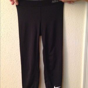 Black nike pro capris