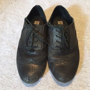 Steve Madden black leather oxfords
