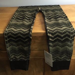 Lululemon Ebb To Street Pant in green/black