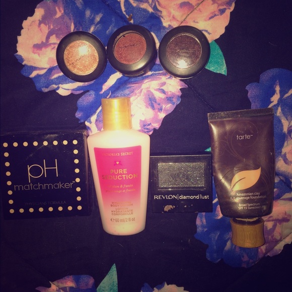 Makeup cosmetic bundle!