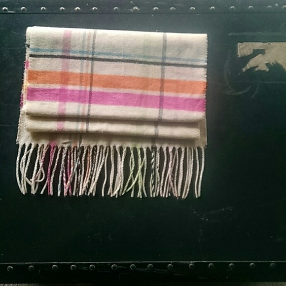 MUST GO!!! Beautiful scarf, brand unknown