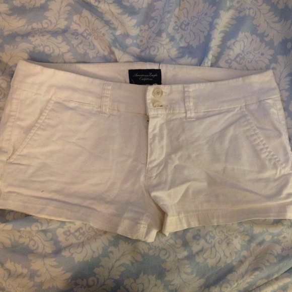 White American Eagle shorts