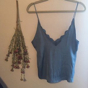 Deep V scalloped tank