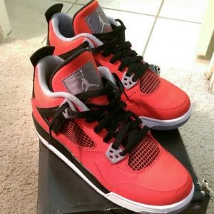 Jordan 4 Toro