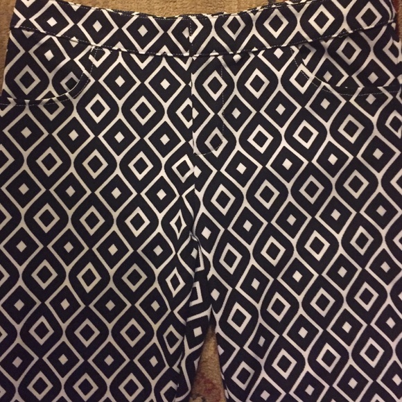 Black and White Chevron Cigarette Leg Pants - Picture 2 of 3