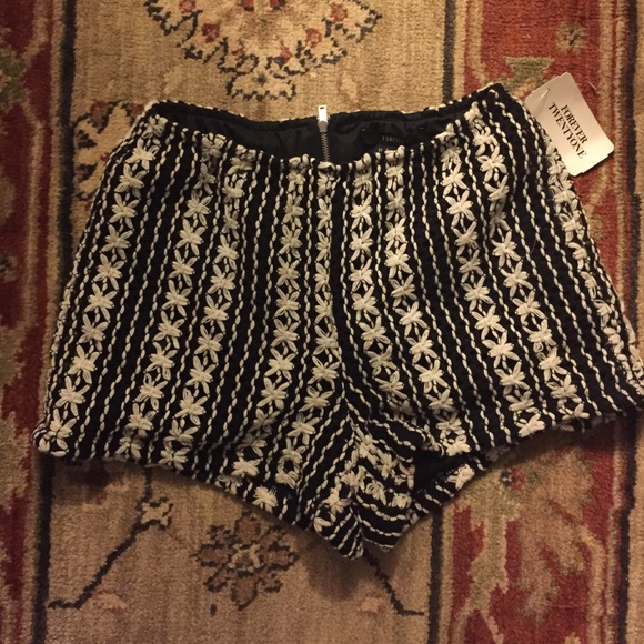 Black and Cream Knit Shorts - Picture 1 of 2