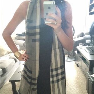 Burberry London 50% Wool/50% Silk Authentic Scarf