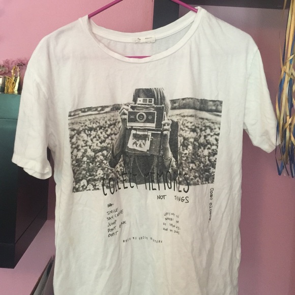 White trendy t-shirt