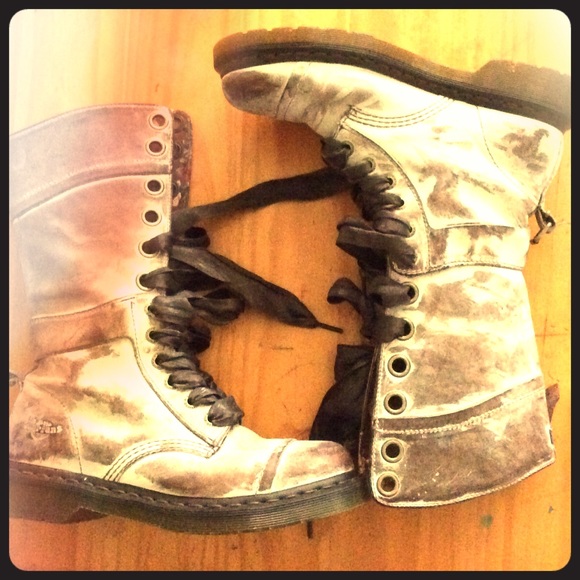 Dr. Martens 1914 Triumph Boot in Brown