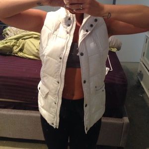 White AMERICAN EAGLE puffy vest