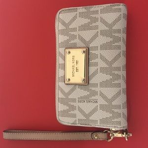 Michael Kors wristlet
