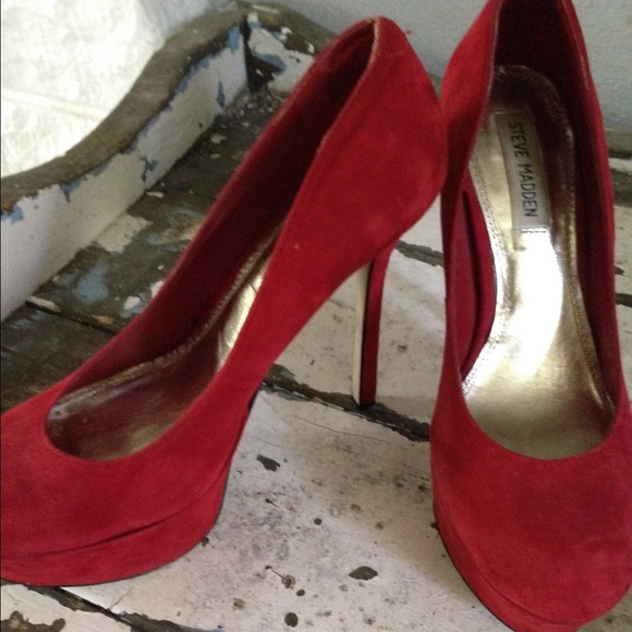 💥Flash Sale💥Steve Madden Red Suede Pumps