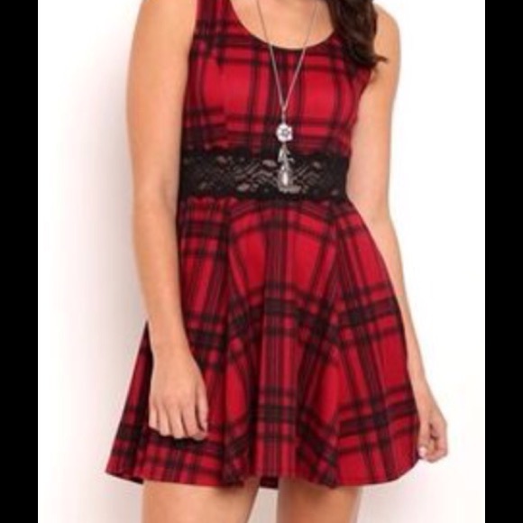 Darling dress with lace waist