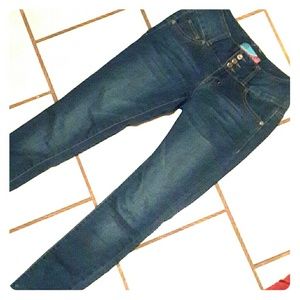 NEW BUTT LIFTING JEANS!!