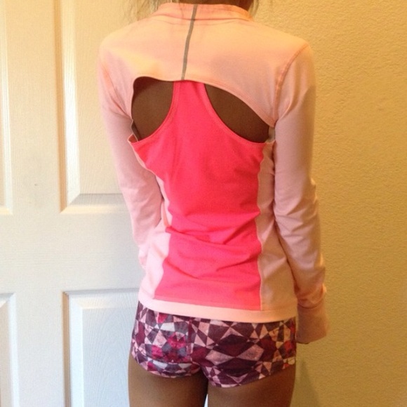 Pink Hollister sports top size XS - Picture 2 of 4