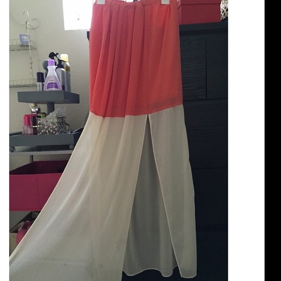 Long skirt with slits