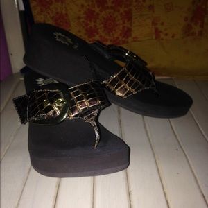 Brown Leather Buckle Flip Flops!