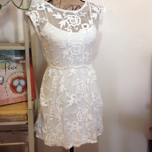 [BOGO 50%] Hollister White Dress - Picture 2 of 4