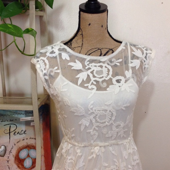 [BOGO 50%] Hollister White Dress - Picture 3 of 4