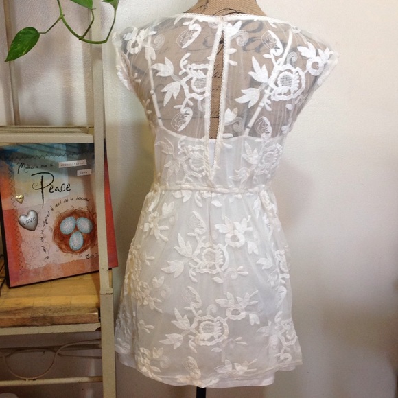 [BOGO 50%] Hollister White Dress - Picture 4 of 4