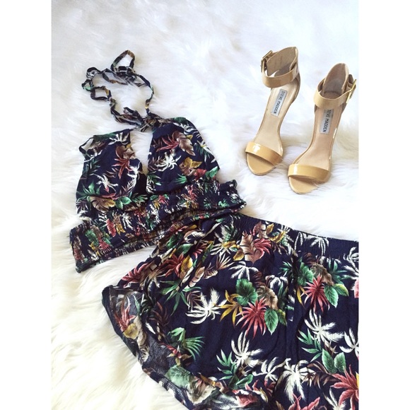 🚫SOLD🚫 Tropical 2 Piece Crop Set - Picture 2 of 2
