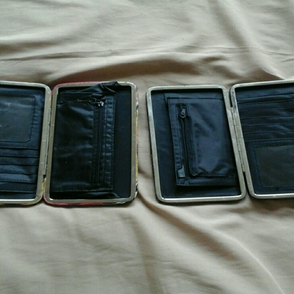 Carrying wallets - Picture 2 of 2