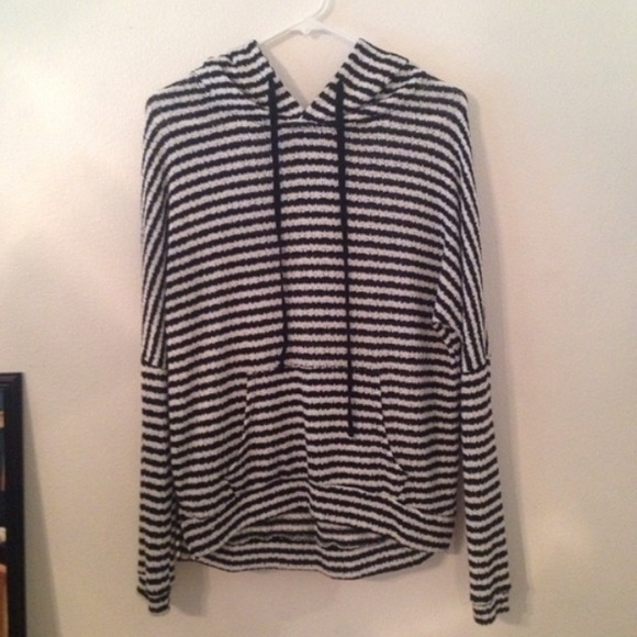 Tillys black and white throw over