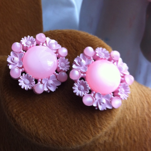 Vintage pink pearl earrings