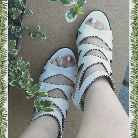 ☆HP☆ ♡ GX by Gwen Stefani ♡ Yori sandals heels - Picture 2 of 4