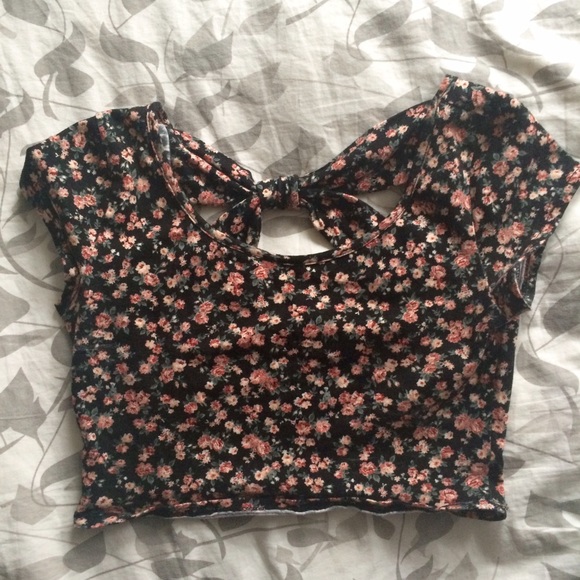 🍍SOLD🍍 Crop top bundle - Picture 3 of 3