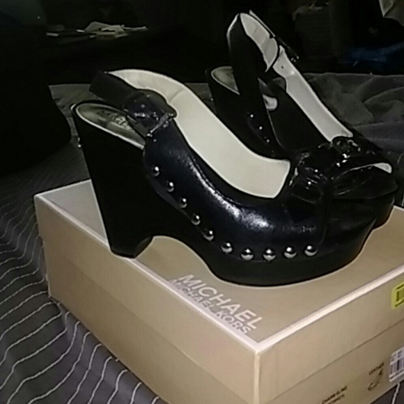 Shoes - Picture 2 of 3