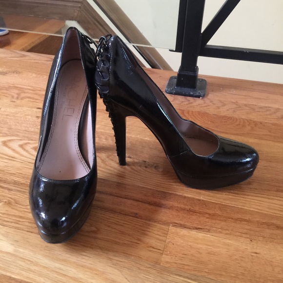 Black pumps