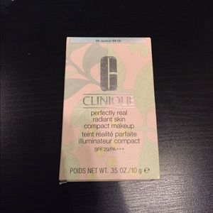 BUNDLE 11 Clinique Compact Makeup