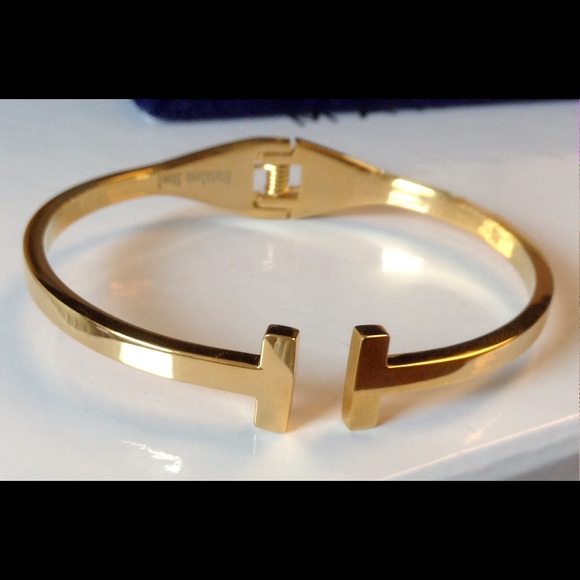 💖💖💖 Jewelry - Beautiful T Bangle Gold Stainless Steel  💝💝💝