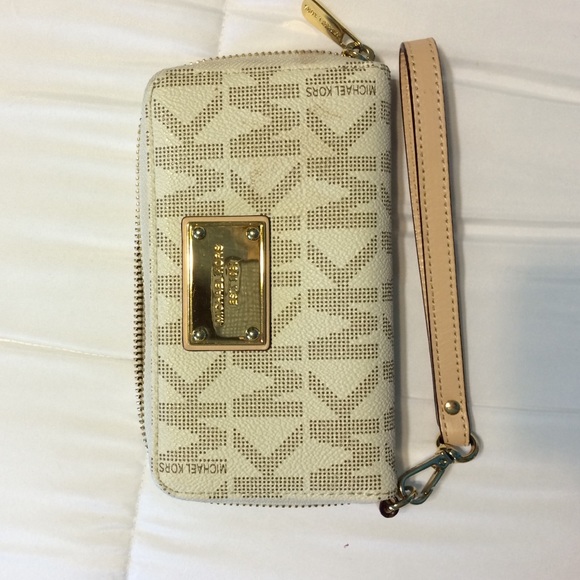 Michael Kors technology wristlet