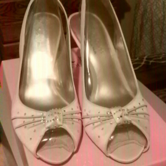Laidback pumps