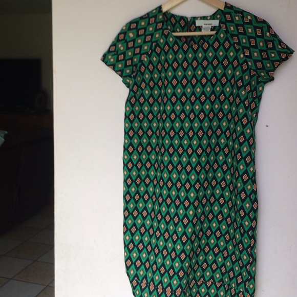 Green patterned shift dress