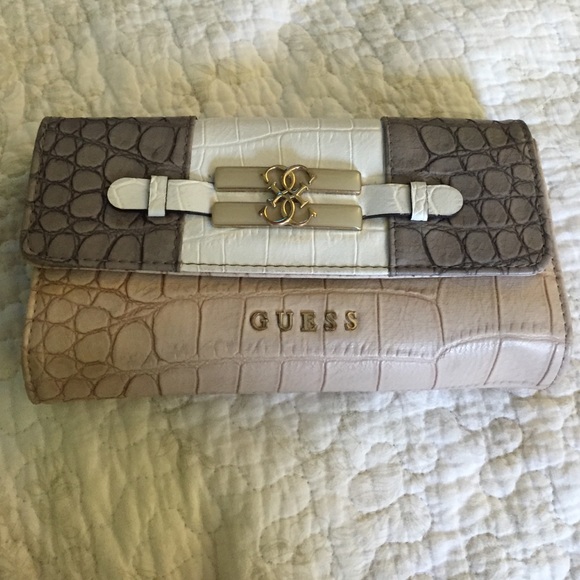 Guess wallet