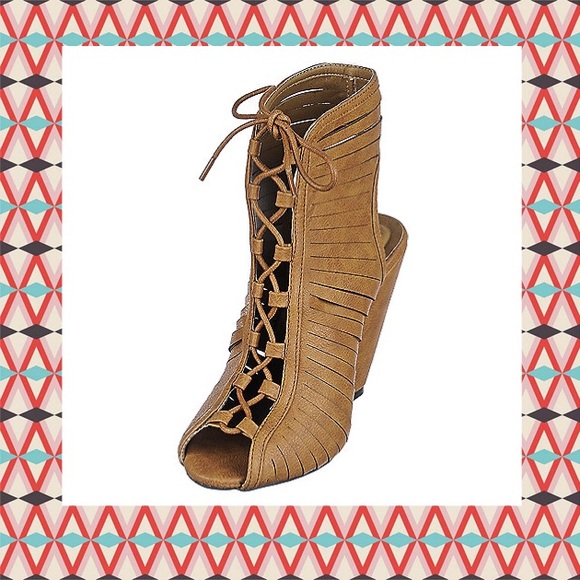 ✨✨Lace up brown wedges