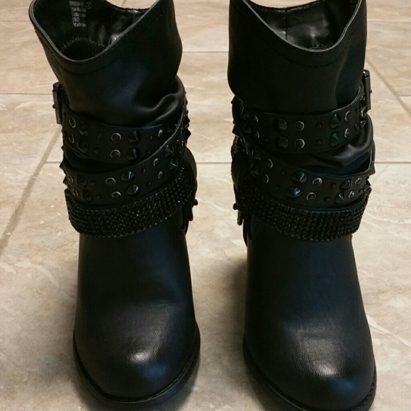 Boots - **SALE**Gorgeous black boots