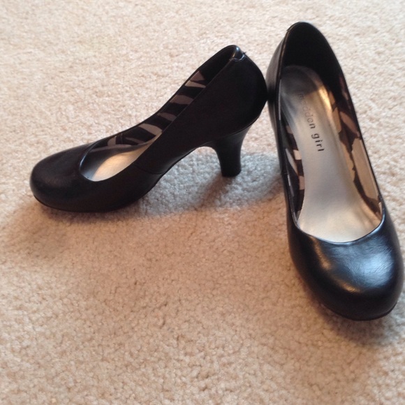 Black pumps