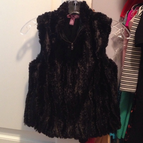 fur vest - Picture 1 of 1